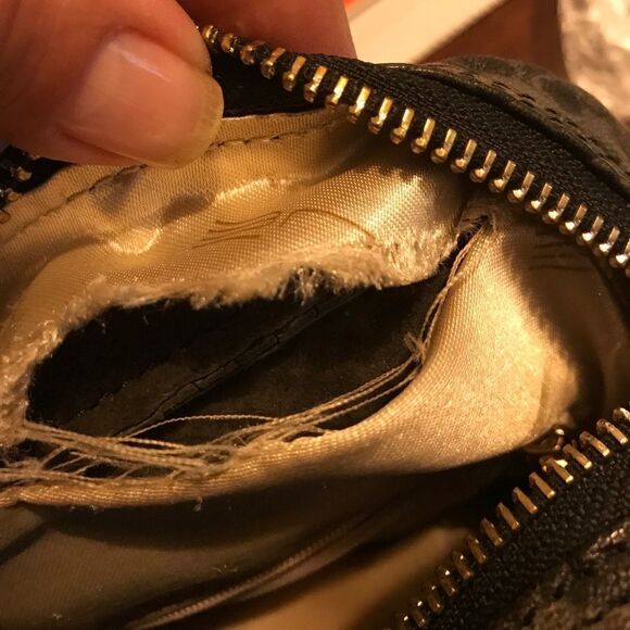 Innue Crossbody  - Picture 5 of 5